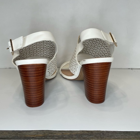 Kelly & Katie White Women's Heeled Sandals open toe. Size 9. One flaw-see pic. - Picture 7 of 13
